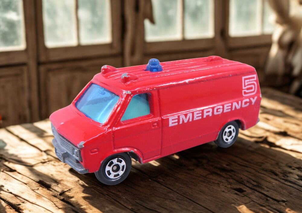 Vintage Tomica Emergency 5 Chevrolet Chevy Van Japan Red 1:78 1977 Tomy